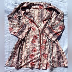 La Vie En Rose Floral Pajama shirt with Pink and Red Accents size Large